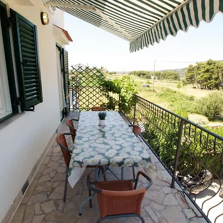 In Rab With Seaview, Balcony, Wifi, Washing Machine Apartment