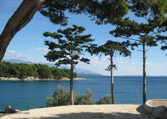 In Rab With Seaview, Balcony, Wifi, Washing Machine Apartman *