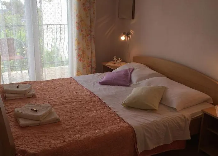 In Rab With Seaview, Balcony, Wifi, Washing Machine Palit