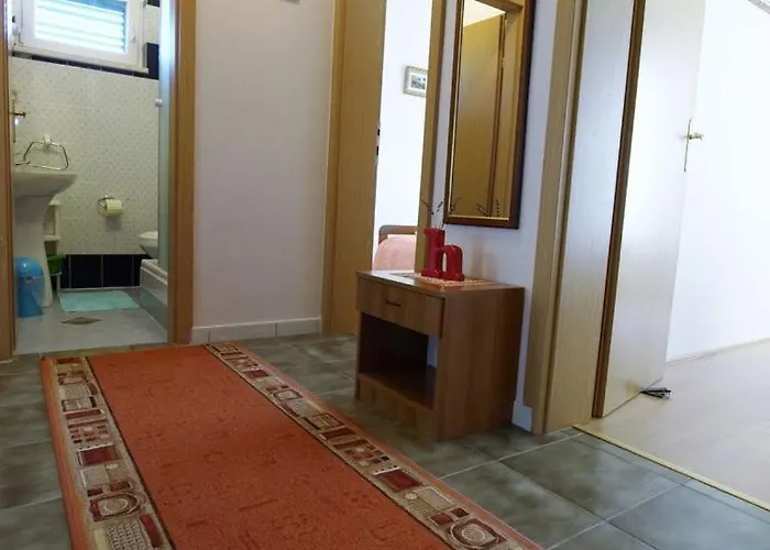 شقة In Rab With Seaview, Balcony, Wifi, Washing Machine