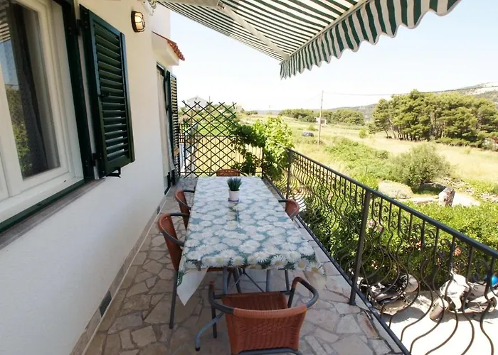 In Rab With Seaview, Balcony, Wifi, Washing Machine Apartman