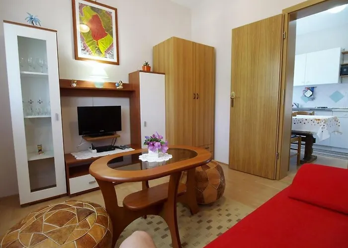 شقة In Rab With Seaview, Balcony, Wifi, Washing Machine