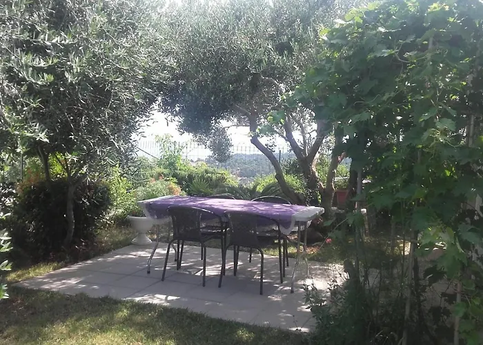 In Rab With Seaview, Balcony, Wifi, Washing Machine Apartman *