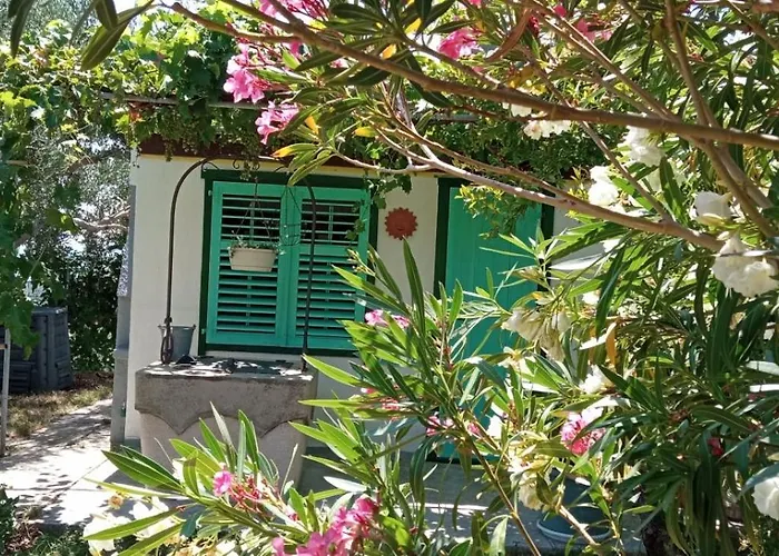شقة In Rab With Seaview, Balcony, Wifi, Washing Machine