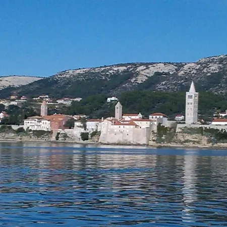 In Rab With Seaview, Balcony, Wifi, Washing Machine Appartement