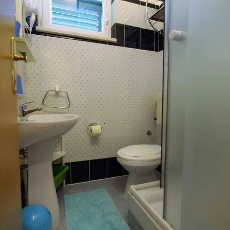 In Rab With Seaview, Balcony, Wifi, Washing Machine Lägenhet Palit